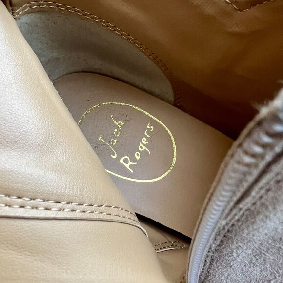 Jack Rogers Kali Taupe Tan Suede Ankle Boot Booties Bow Side Zip Women’s 7.5 - 8 - Picture 13 of 16